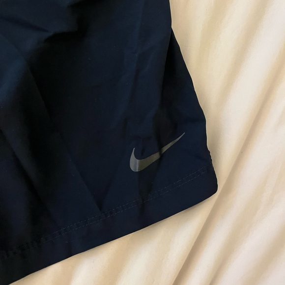 Nike Black Athletic Shorts Lightweight Moisture-Wicking - Picture 2 of 4